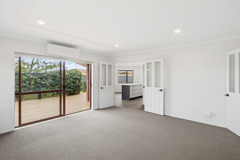 Photo of property in 4 Glen Loch Place, Paraparaumu, 5032