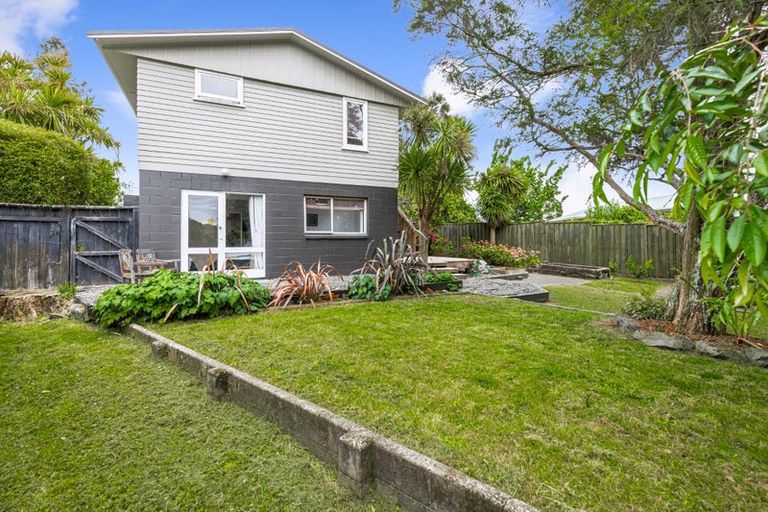 Photo of property in 42 Konini Road, Titirangi, Auckland, 0604