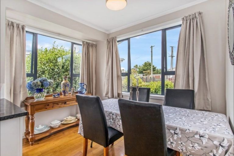 Photo of property in 96 Friedlanders Road, Manurewa, Auckland, 2102