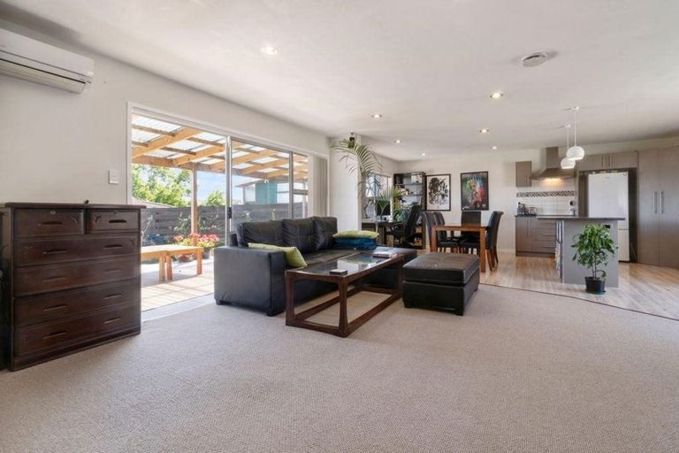 Photo of property in 17a Tawa Road, Te Atatu Peninsula, Auckland, 0610