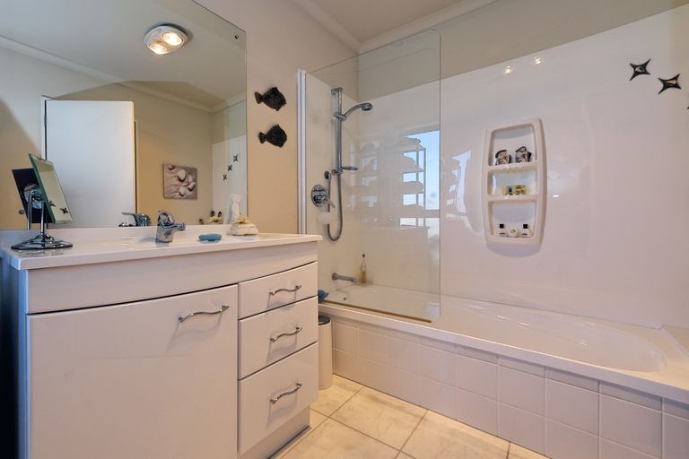 Photo of property in 37 Espalier Drive, Henderson, Auckland, 0612