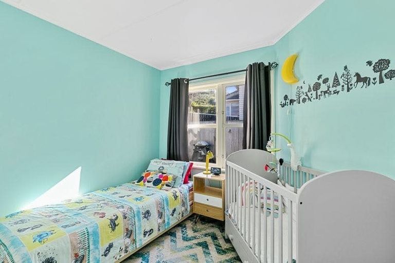 Photo of property in 136 Broderick Road, Johnsonville, Wellington, 6037