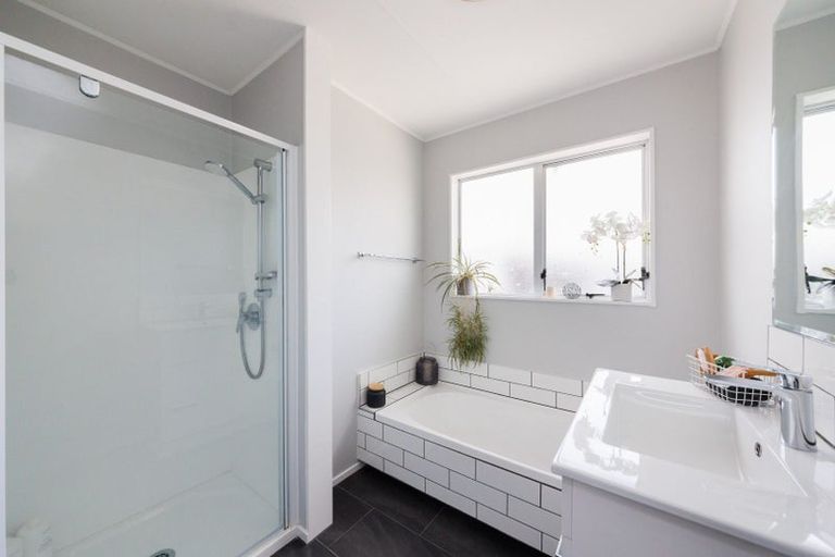 Photo of property in 3 Forbes Place, Kelvin Grove, Palmerston North, 4414