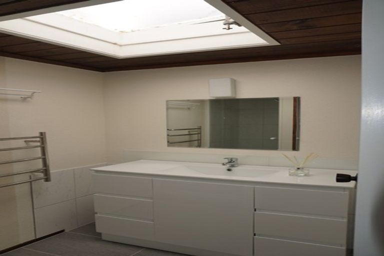 Photo of property in 6 Northwick Place, Hillcrest, Auckland, 0627