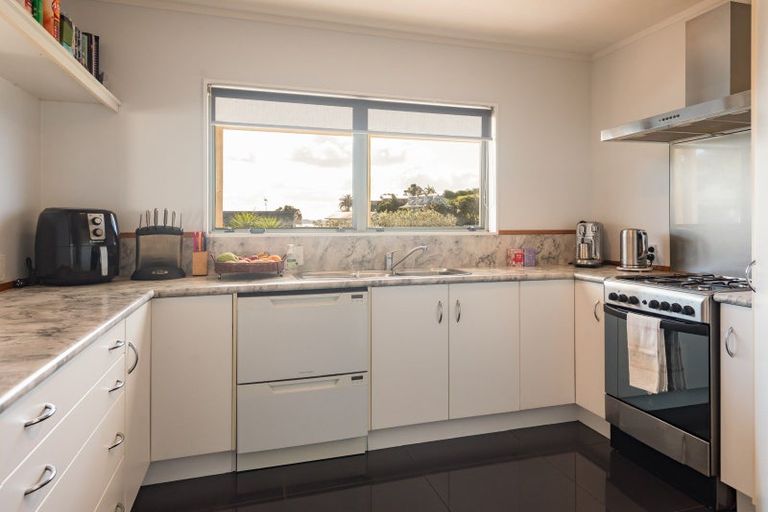 Photo of property in 15 Du Fresne Place, Russell, 0202