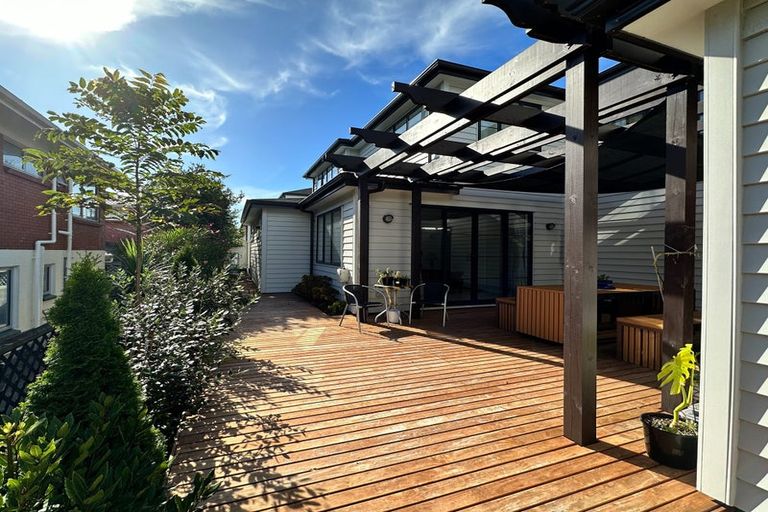 Photo of property in 25a Rothesay Bay Road, Rothesay Bay, Auckland, 0630