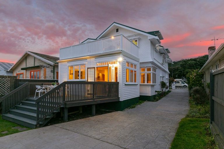 Photo of property in 255 The Parade, Island Bay, Wellington, 6023