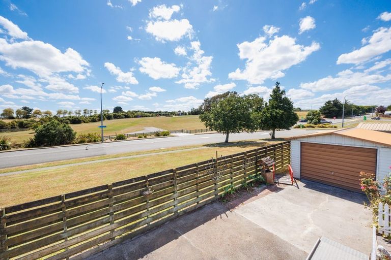 Photo of property in 1 Peter Hall Drive, Kelvin Grove, Palmerston North, 4414
