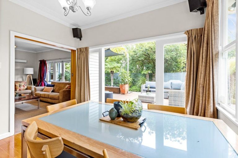 Photo of property in 9 Neeve Place, Taradale, Napier, 4112