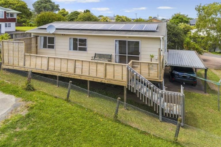 Photo of property in 25 Tawa Road, Te Atatu Peninsula, Auckland, 0610