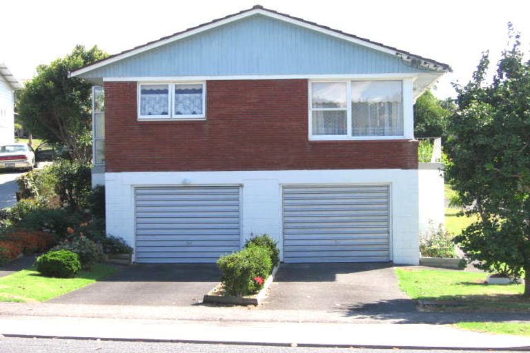 Photo of property in 2/31 Hutchinson Avenue, New Lynn, Auckland, 0600