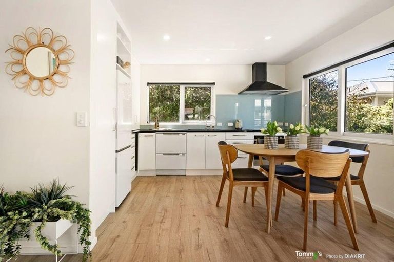 Photo of property in 6 Rua Street, Lyall Bay, Wellington, 6022