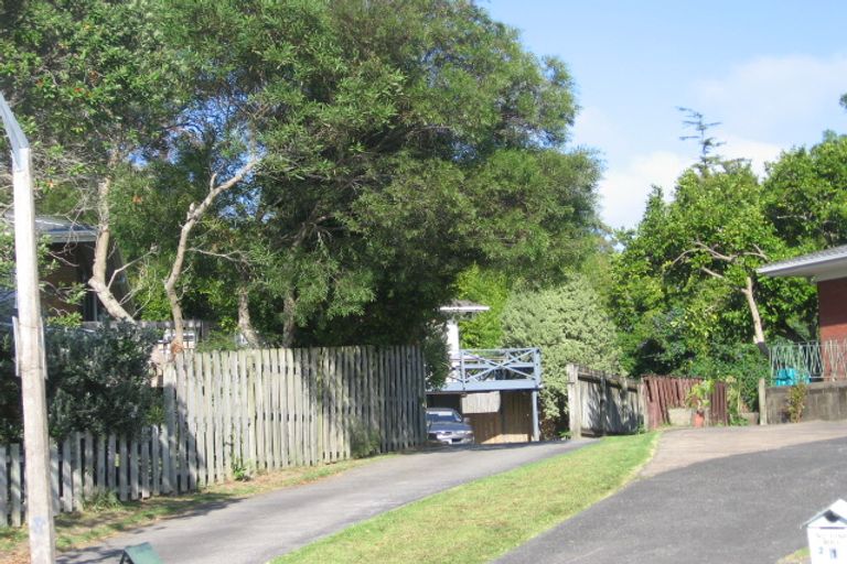 Photo of property in 1/3 Hatherlow Street, Glenfield, Auckland, 0629