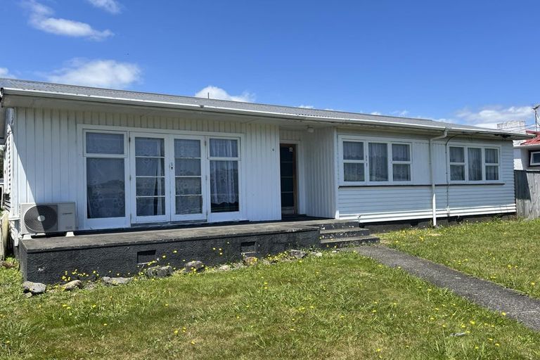 Photo of property in 6 Bartholomew Road, Levin, 5510