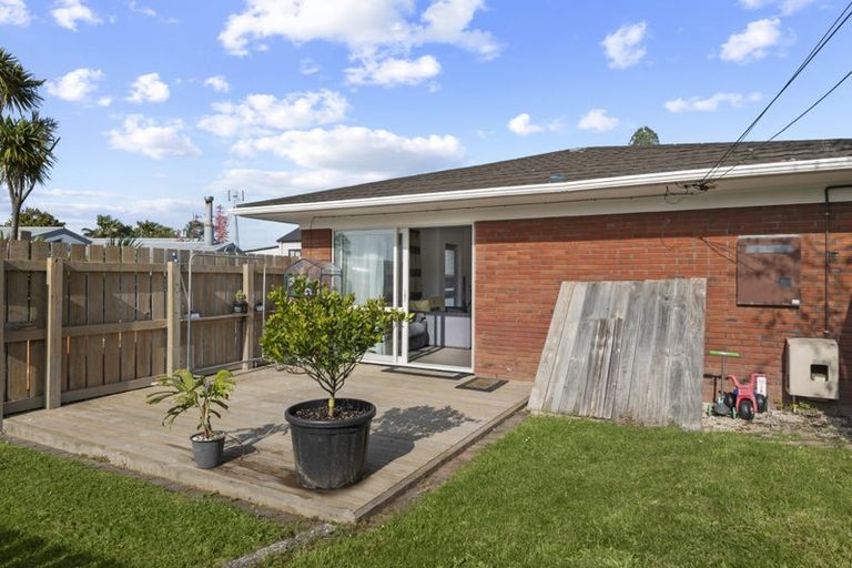 Photo of property in 1/9 Windy Ridge Road, Glenfield, Auckland, 0629