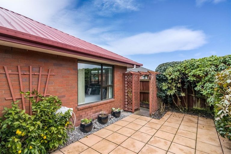 Photo of property in 1 Innisfree Place, Northwood, Christchurch, 8051