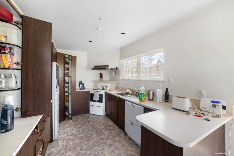 Photo of property in 16 Crompton Road, Massey, Auckland, 0614