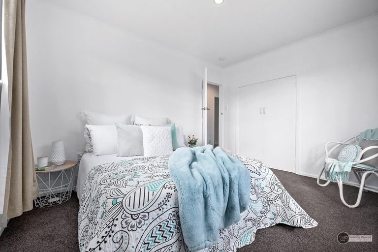 Photo of property in 40 Russell Road, Wainuiomata, Lower Hutt, 5014