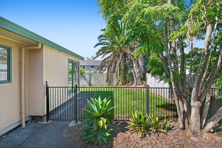 Photo of property in 2/112 Parkhurst Road, Parakai, 0830
