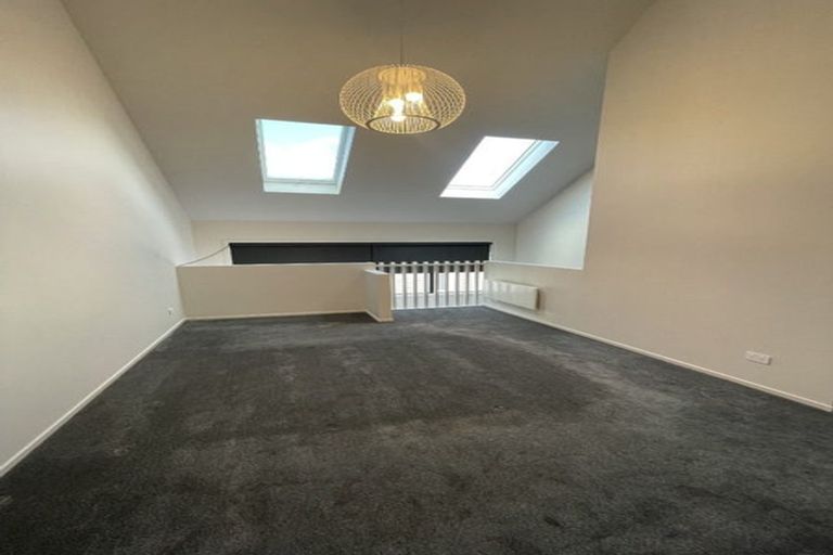 Photo of property in 2/7 Wha Street, Lyall Bay, Wellington, 6022