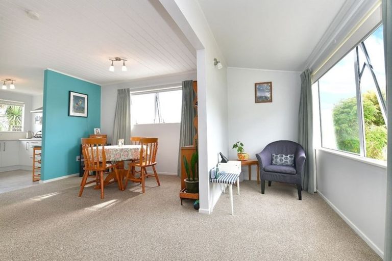 Photo of property in 2b St James Avenue, Helensville, 0800