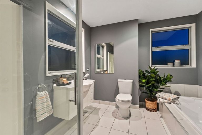 Photo of property in 128a Holly Road, St Albans, Christchurch, 8014