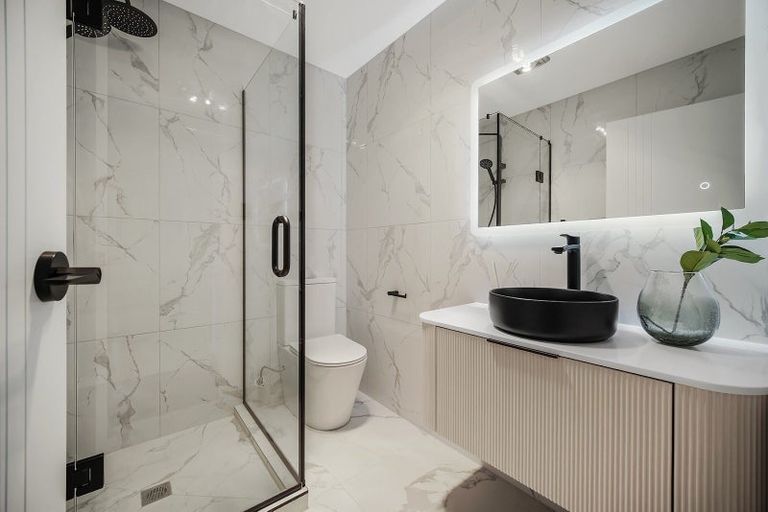 Photo of property in 2/26 Dale Crescent, Pakuranga, Auckland, 2010