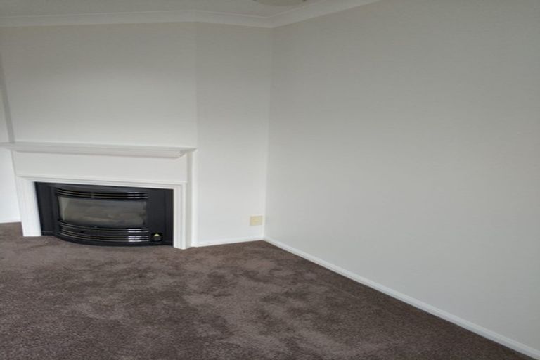 Photo of property in 4 Comber Place, Johnsonville, Wellington, 6037