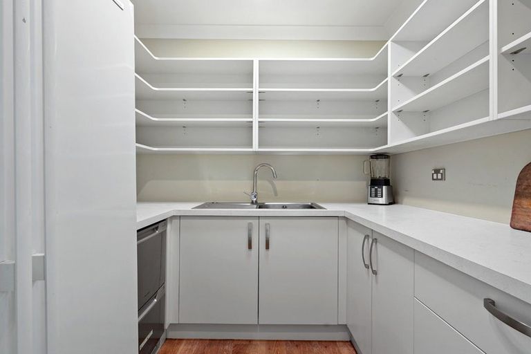 Photo of property in 18 Saint Andrews Hill Road, Mount Pleasant, Christchurch, 8081