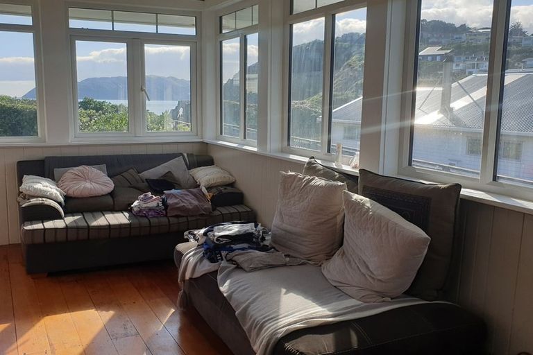 Photo of property in 9 Terrace Road, Titahi Bay, Porirua, 5022