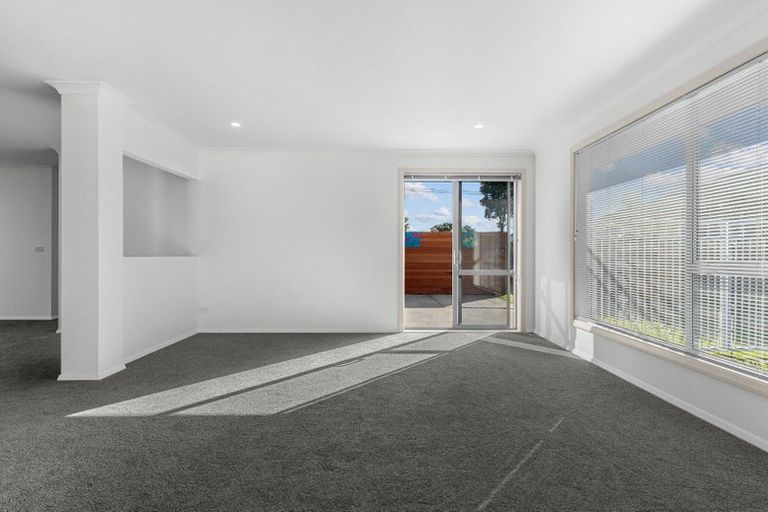 Photo of property in 82 Barbados Way, One Tree Point, 0118