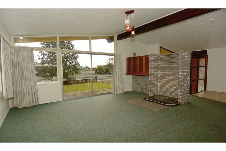 Photo of property in 53 Sandspit Road, Waiuku, 2123