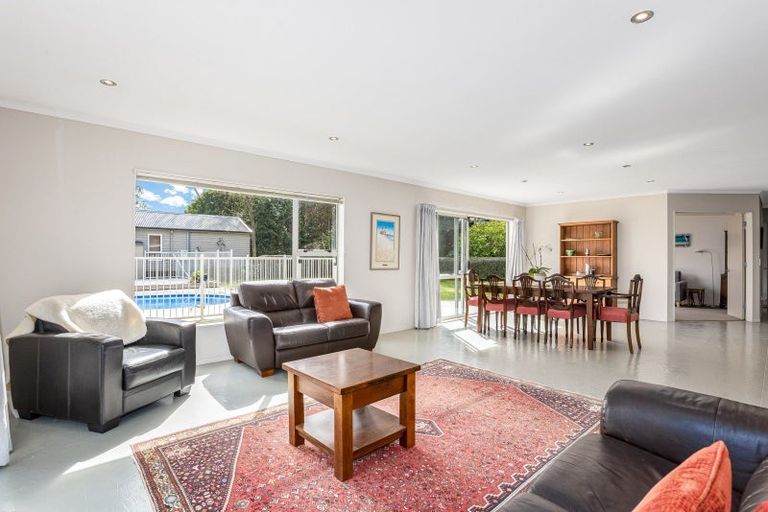 Photo of property in 41-43 Greenaway Road, Waikanae, 5036