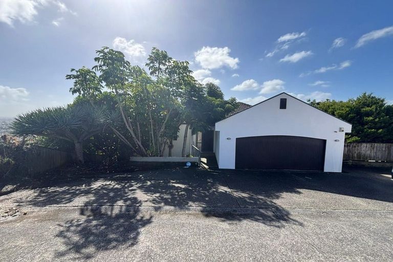 Photo of property in 132 Redoubt Road, Goodwood Heights, Auckland, 2105