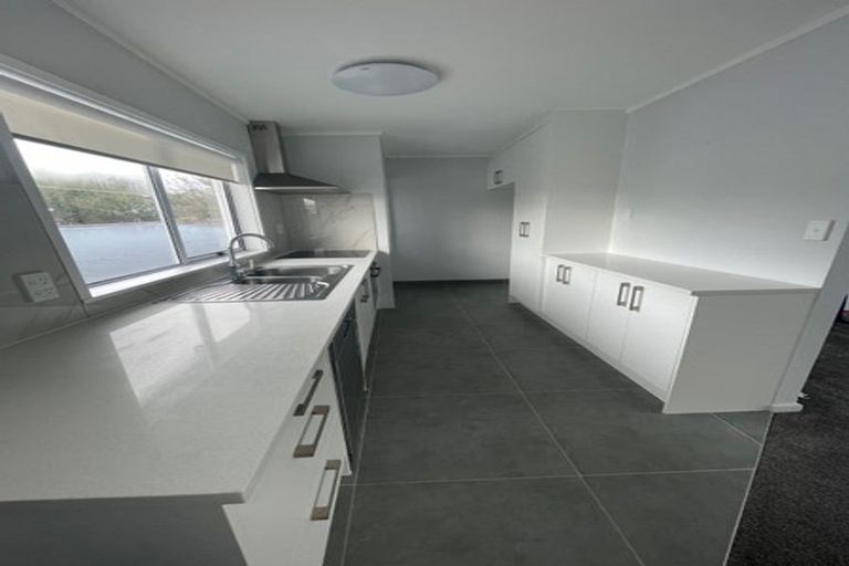 Photo of property in 40 Vodanovich Road, Te Atatu South, Auckland, 0610