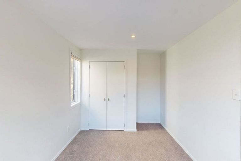 Photo of property in 25f2 Kitchener Terrace, Johnsonville, Wellington, 6037