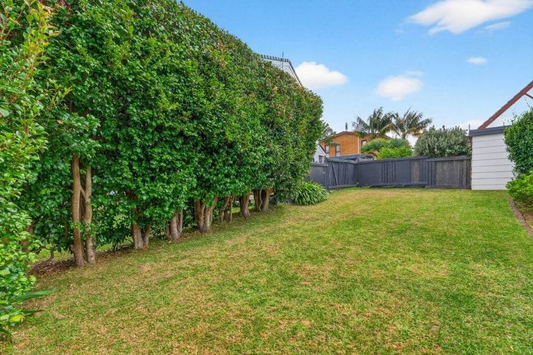 Photo of property in 3/5a Tobruk Crescent, Milford, Auckland, 0620