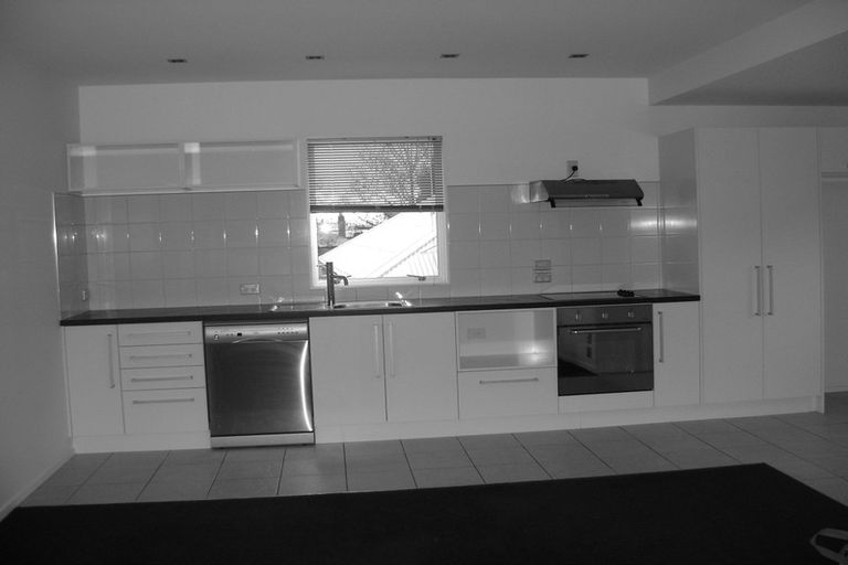 Photo of property in 4/6 Defoe Place, Waltham, Christchurch, 8023