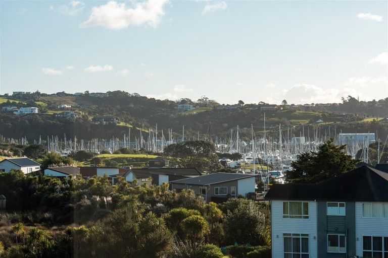 Photo of property in 22 Whakairo Crescent, Gulf Harbour, 0930