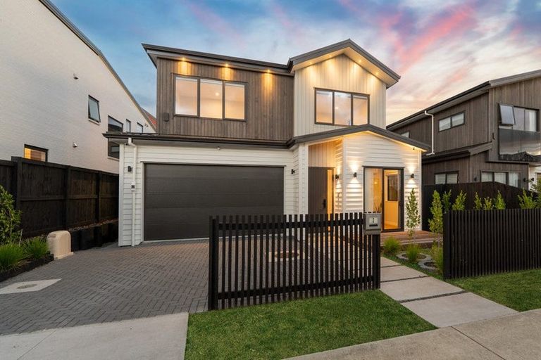 Photo of property in 2 Pukeko Road, Hobsonville, Auckland, 0616