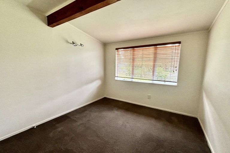Photo of property in 1 Gosford Drive, Botany Downs, Auckland, 2010