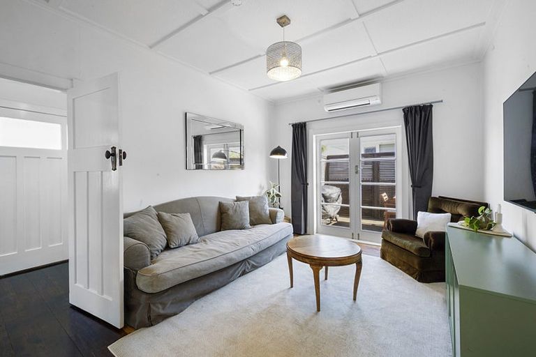 Photo of property in 15b Atiawa Street, Glen Avon, New Plymouth, 4312