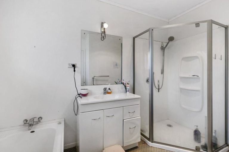 Photo of property in 1/69 Awaroa Road, Helensville, 0800