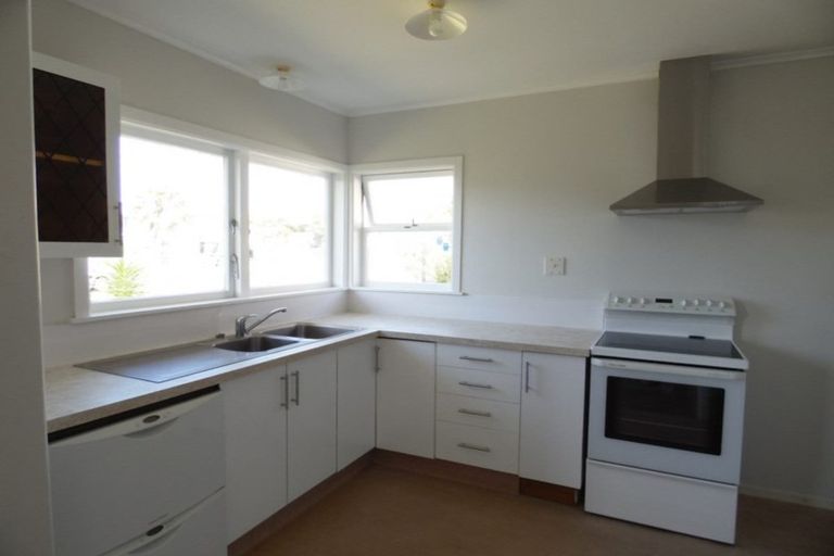 Photo of property in 81 Royal View Road, Te Atatu South, Auckland, 0610