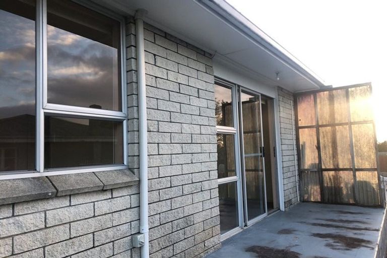 Photo of property in 2/8 Margaret Road, Papatoetoe, Auckland, 2025