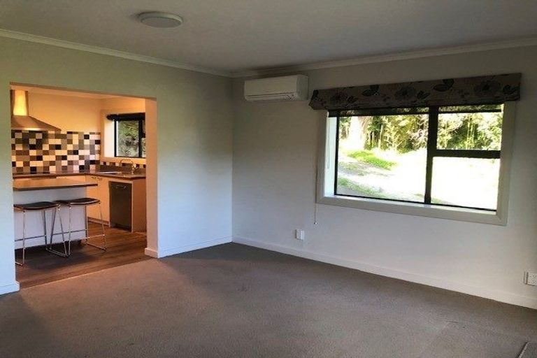 Photo of property in 37 Singers Road, Korokoro, Lower Hutt, 5012