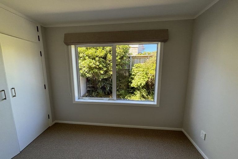 Photo of property in 42 Versailles Street, Karori, Wellington, 6012