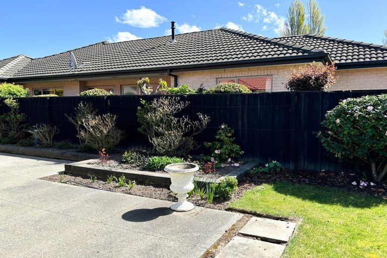 Photo of property in 17 Caleb Place, Northwood, Christchurch, 8051