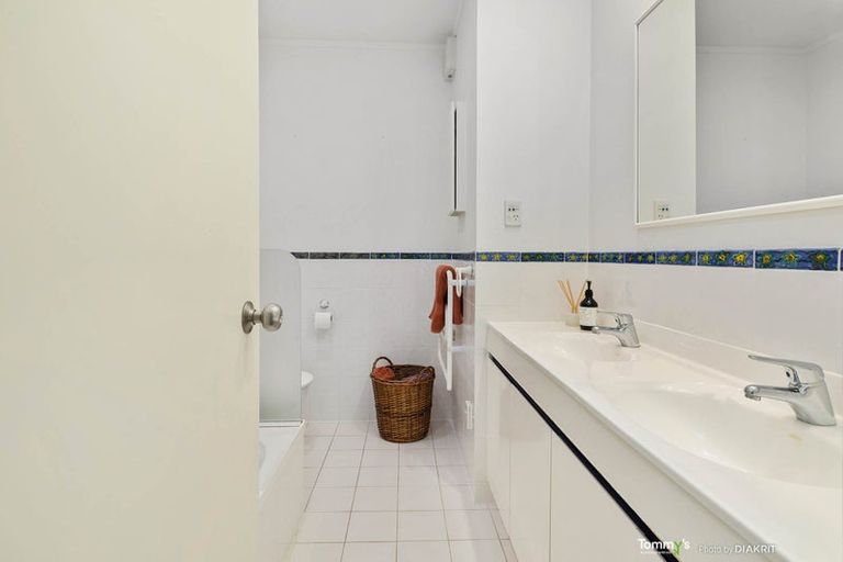 Photo of property in Mcfarlane Mews, 2u2 Mcfarlane Street, Mount Victoria, Wellington, 6011