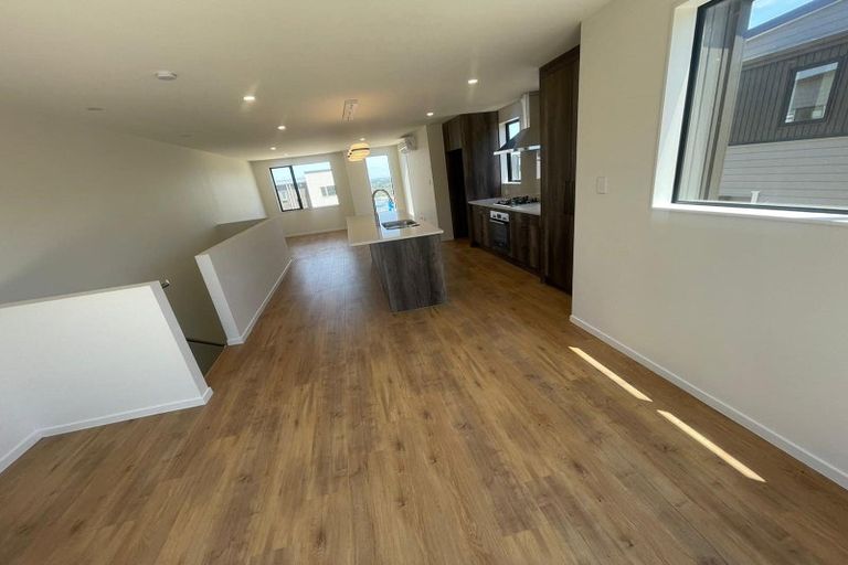 Photo of property in 18b Crestview Rise, Papakura, 2110